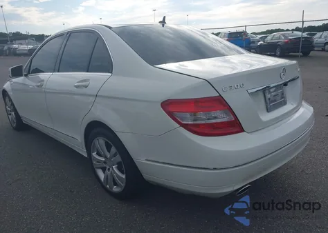 2011 Mercedes-Benz C 300 Luxury 4Matic/Sport 4Matic из США, поврежденный, VIN WDDGF8BB6BR165937